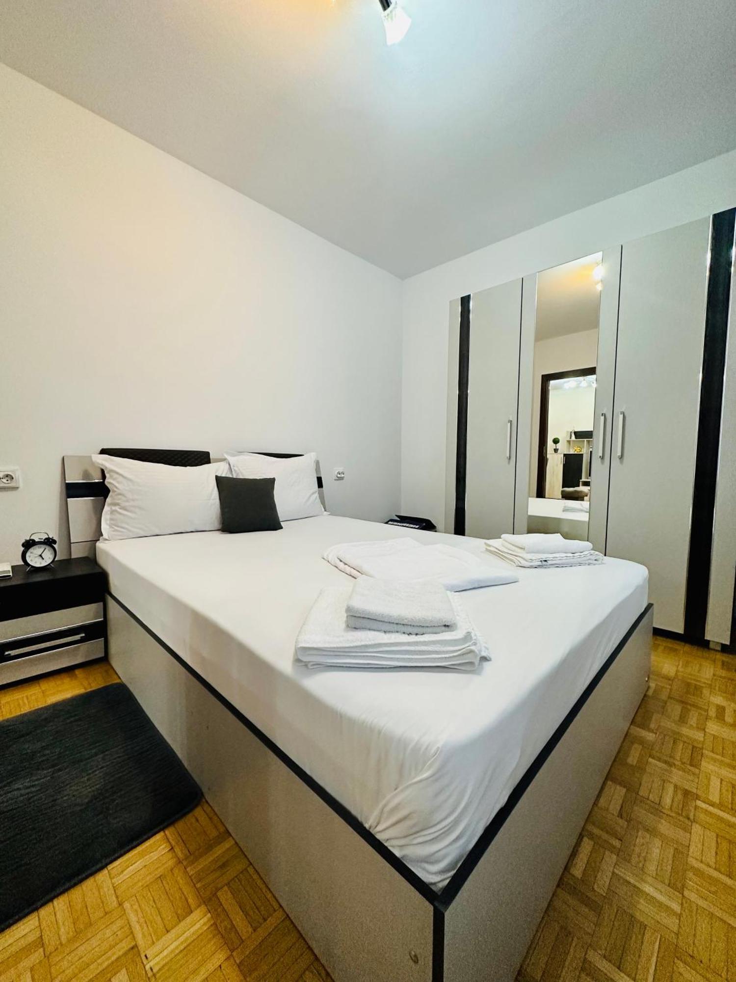 Chic Comfort 1Bdr With Landmark View - Concerthall Bucarest Exterior foto